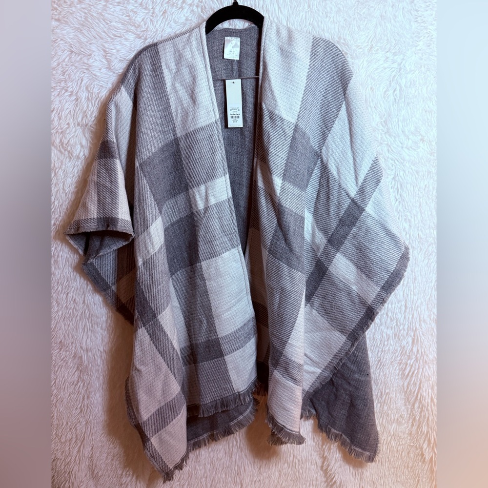 Francesca's Collections Gray Large Plaid Scarf
